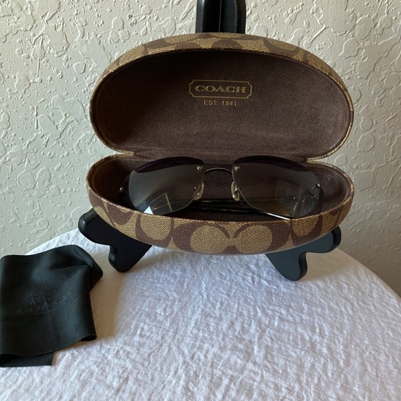 Coach: Black Bleeker (S322) Sunglasses- Case & Cleaning Cloth- lenses have marks - Picture 11 of 16